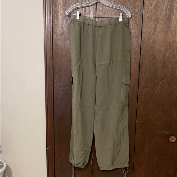 Thread & Supply Olive Cargo Pants Medium NWT - Picture 7 of 10